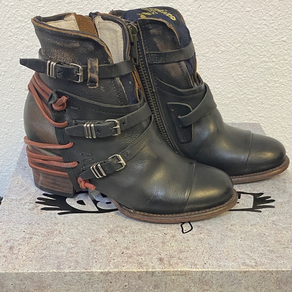 Freebird Women's Black Leather Ankle Boots - Picture 6 of 7